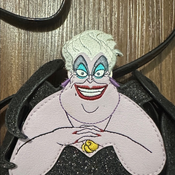 Danielle Nicole Ursula Crossbody Bag Black Little Mermaid Villain - Picture 3 of 11